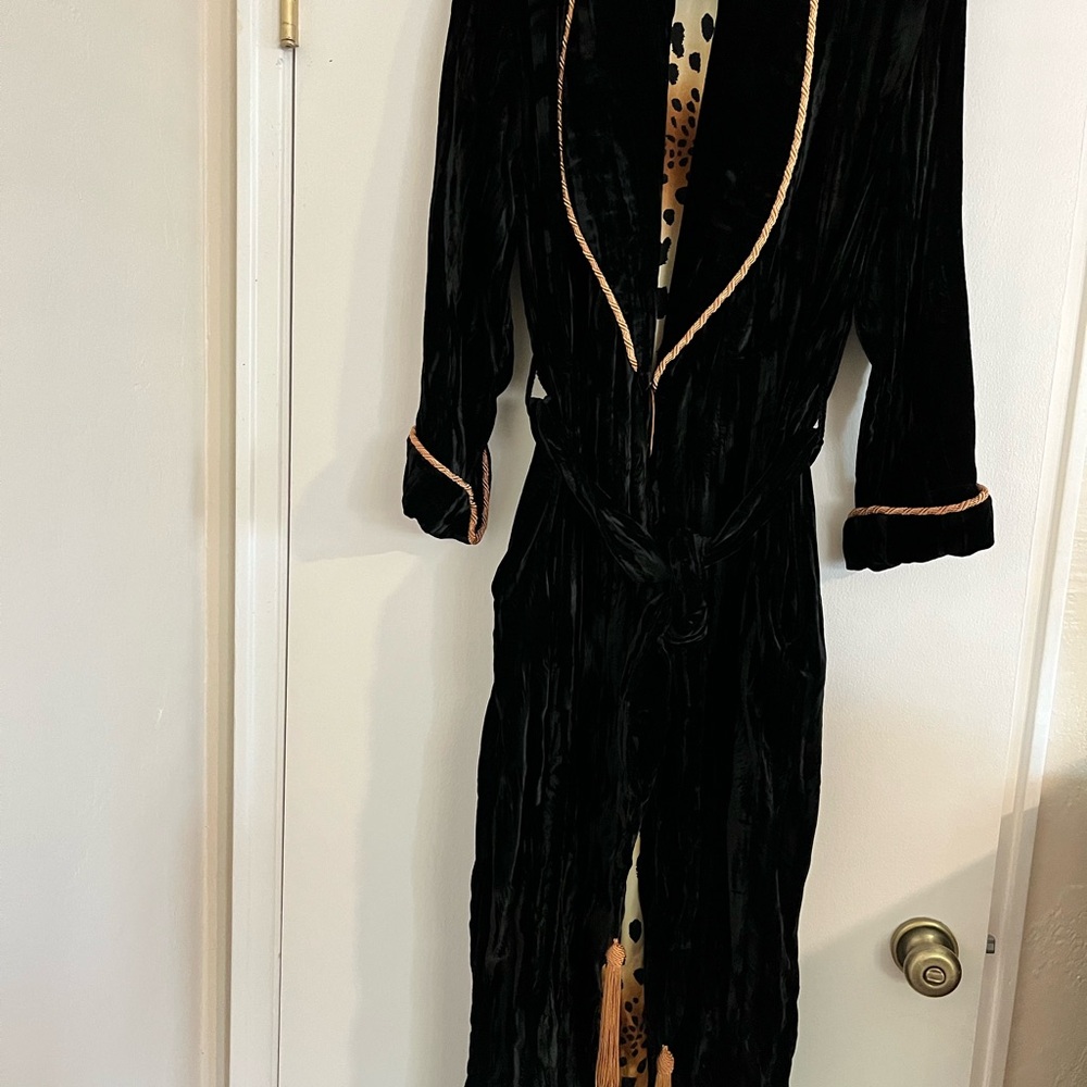 Luxury velvet robe by diamond tea